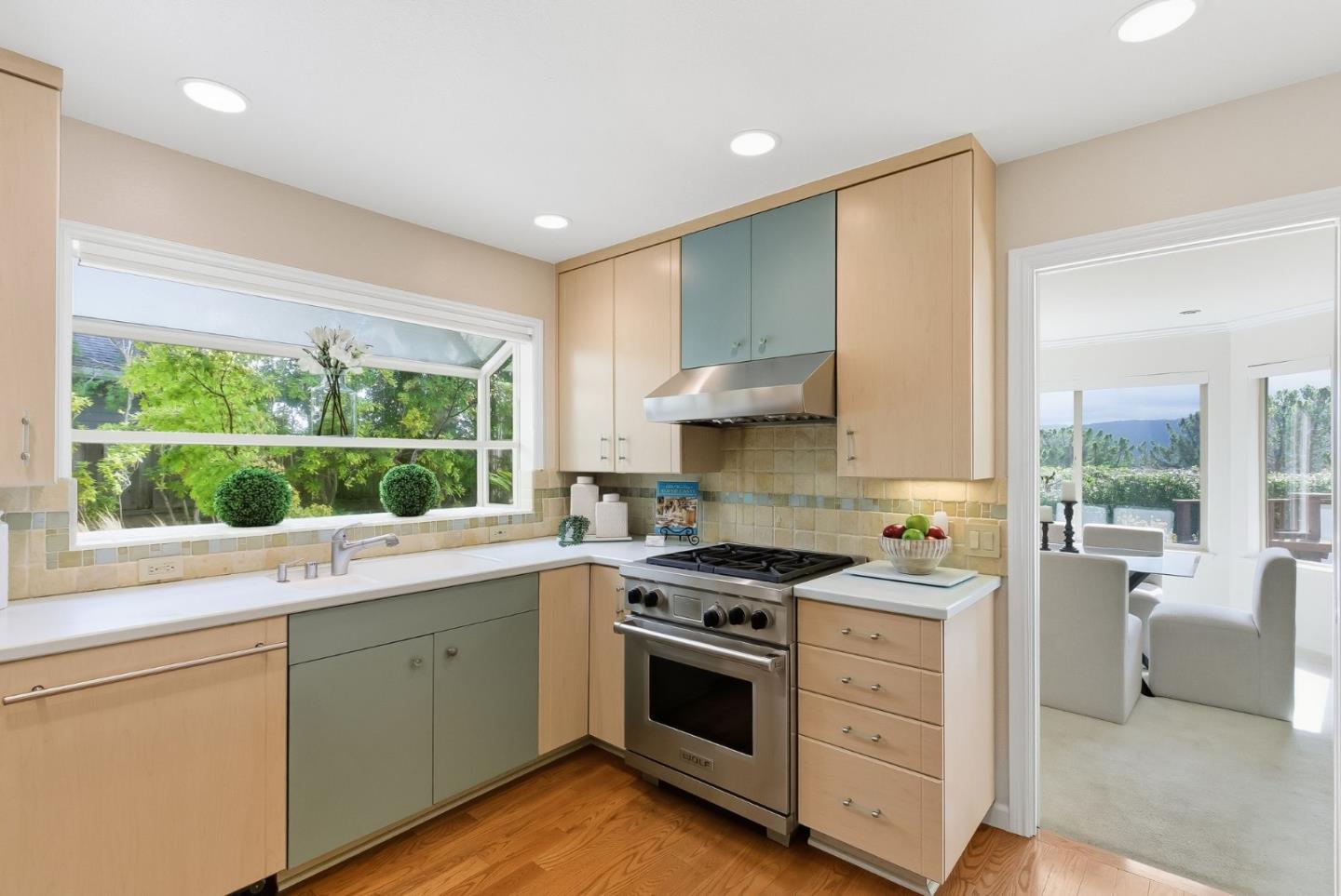 Detail Gallery Image 10 of 44 For 101 Coventry Ct, San Carlos,  CA 94070 - 4 Beds | 3 Baths