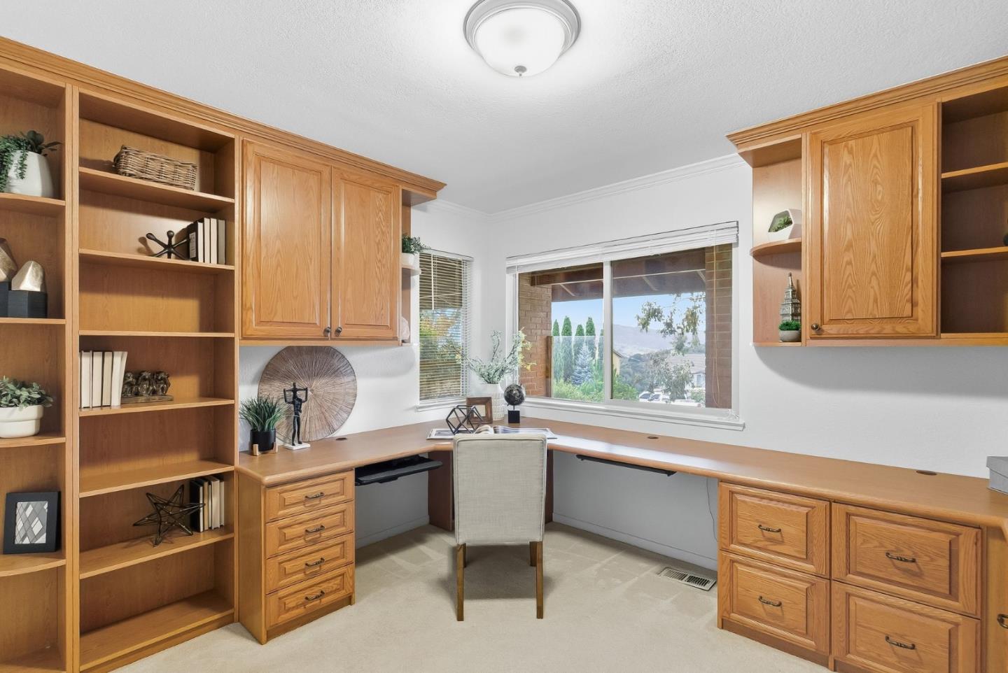 Detail Gallery Image 18 of 44 For 101 Coventry Ct, San Carlos,  CA 94070 - 4 Beds | 3 Baths