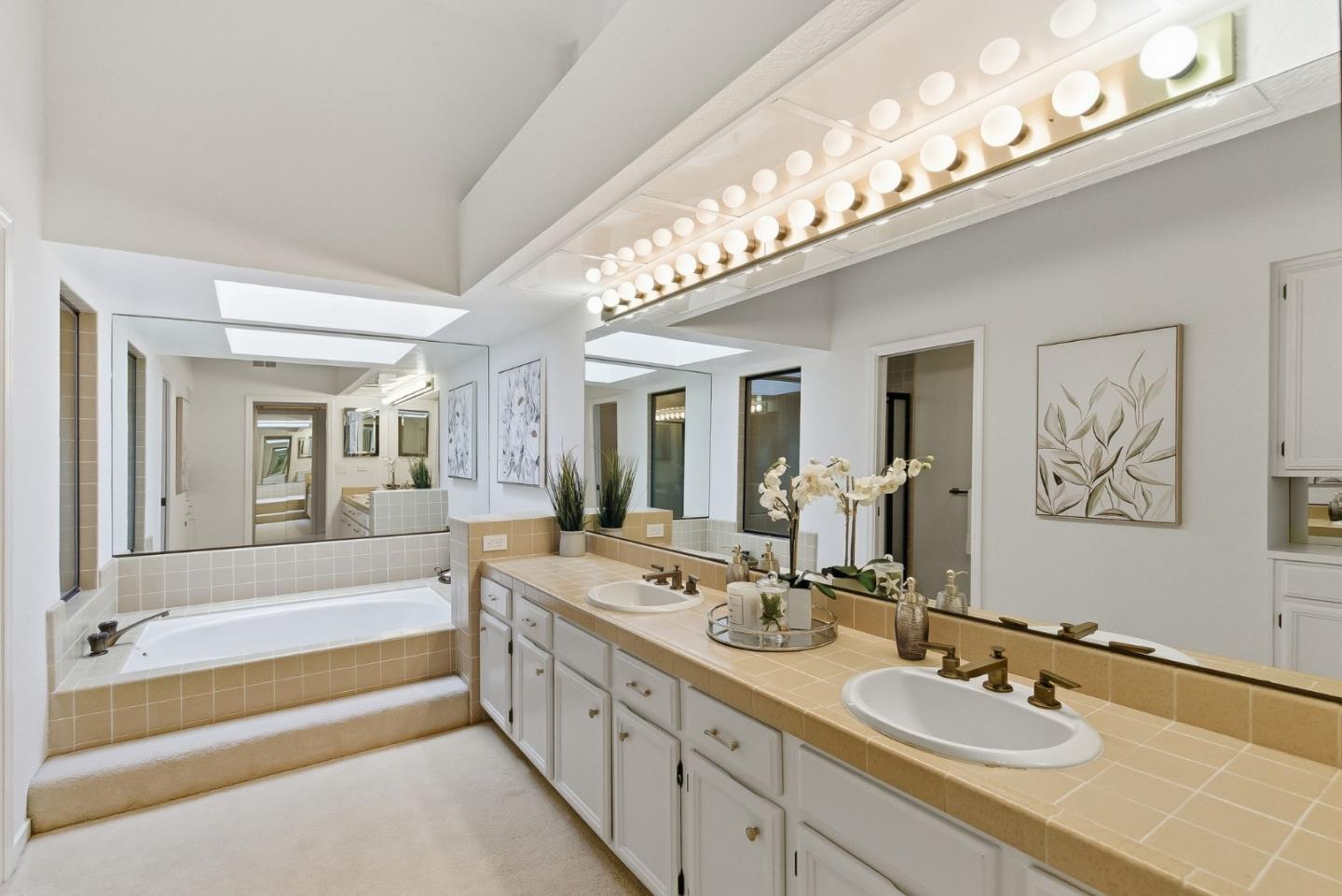 Detail Gallery Image 25 of 44 For 101 Coventry Ct, San Carlos,  CA 94070 - 4 Beds | 3 Baths