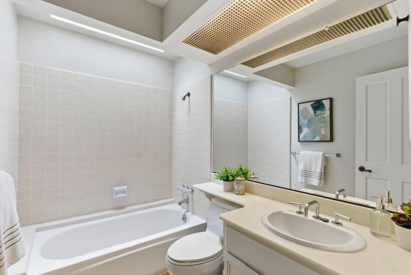 Detail Gallery Image 29 of 44 For 101 Coventry Ct, San Carlos,  CA 94070 - 4 Beds | 3 Baths