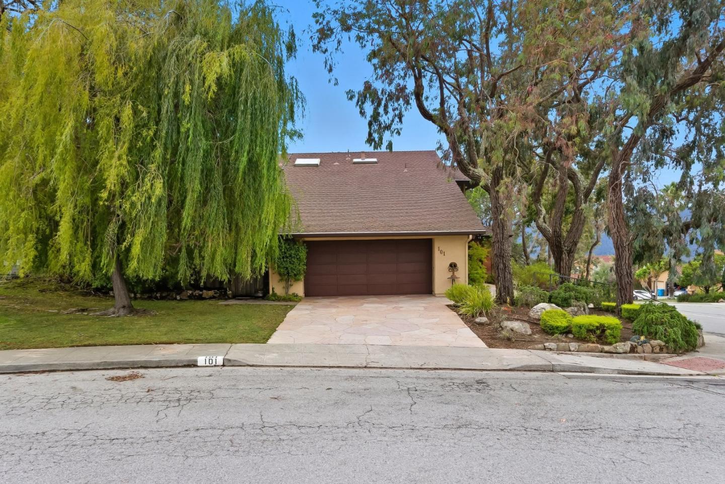 Detail Gallery Image 3 of 44 For 101 Coventry Ct, San Carlos,  CA 94070 - 4 Beds | 3 Baths