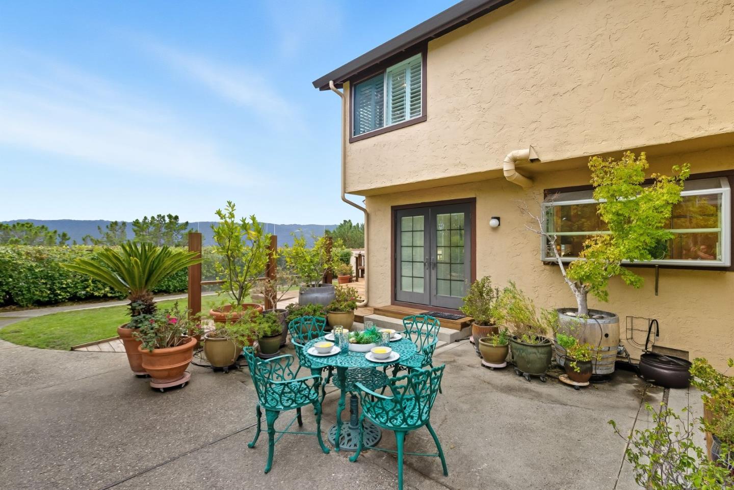 Detail Gallery Image 38 of 44 For 101 Coventry Ct, San Carlos,  CA 94070 - 4 Beds | 3 Baths