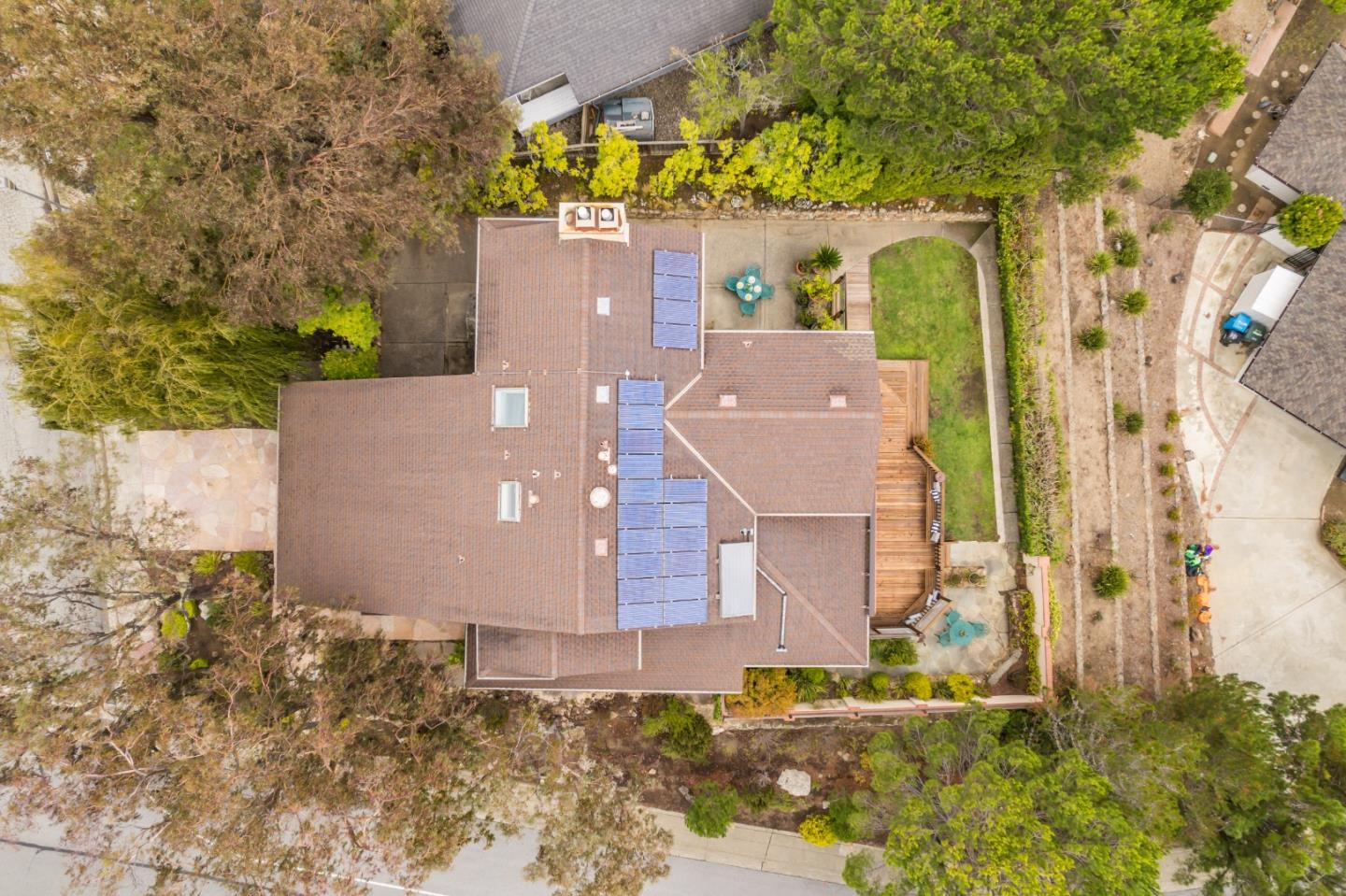 Detail Gallery Image 40 of 44 For 101 Coventry Ct, San Carlos,  CA 94070 - 4 Beds | 3 Baths