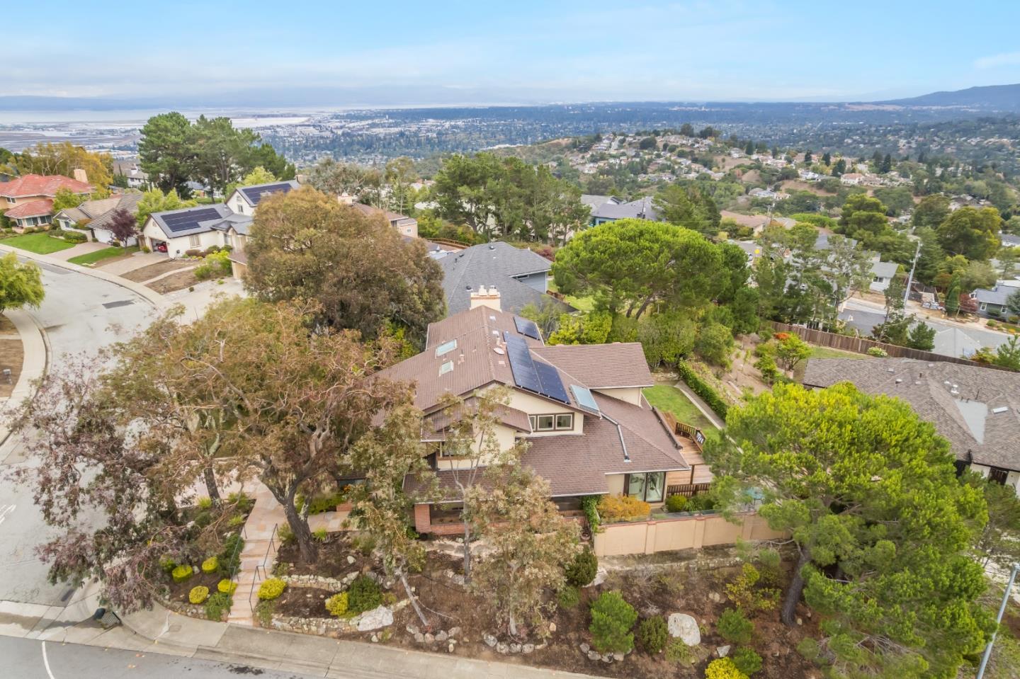 Detail Gallery Image 43 of 44 For 101 Coventry Ct, San Carlos,  CA 94070 - 4 Beds | 3 Baths