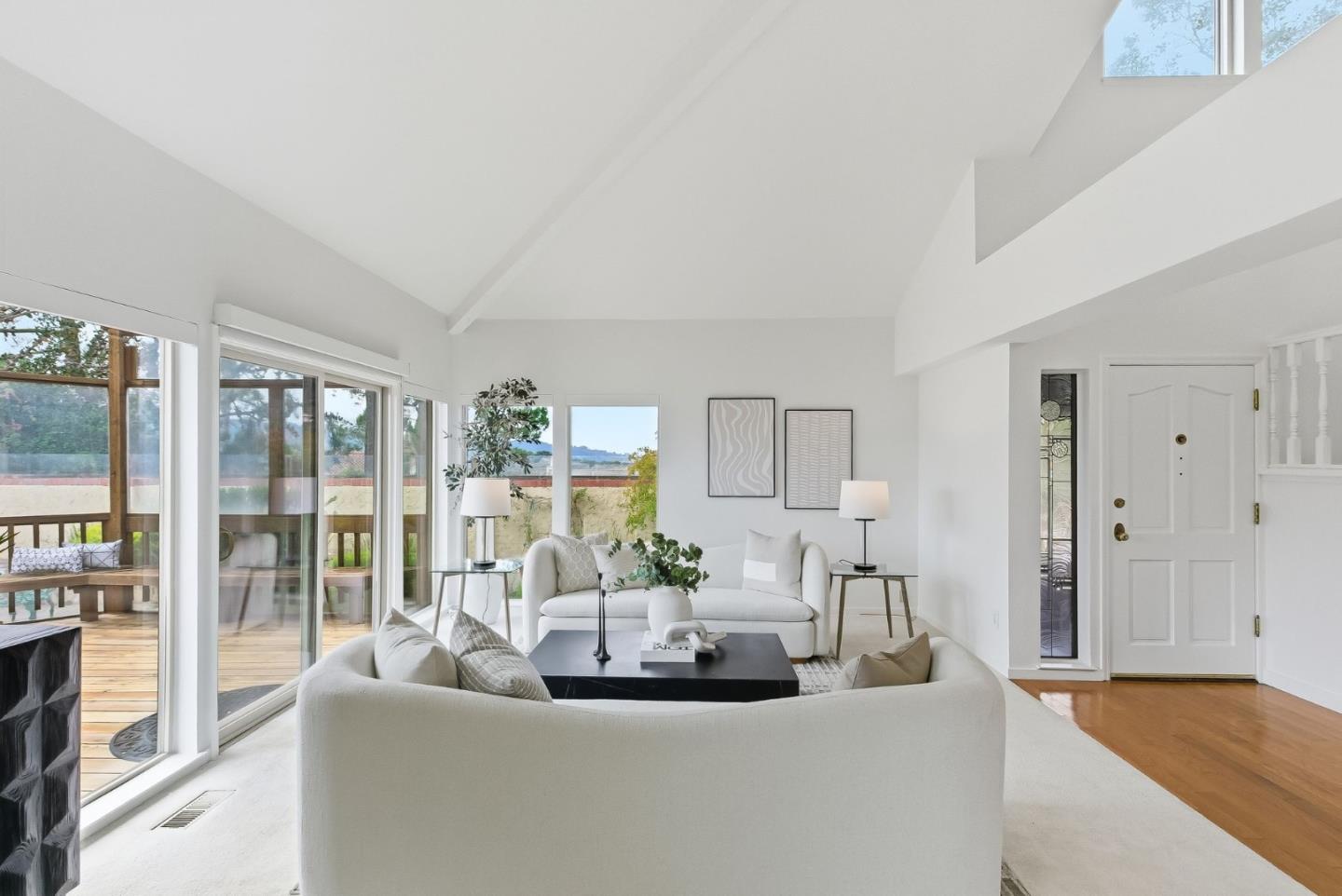 Detail Gallery Image 7 of 44 For 101 Coventry Ct, San Carlos,  CA 94070 - 4 Beds | 3 Baths