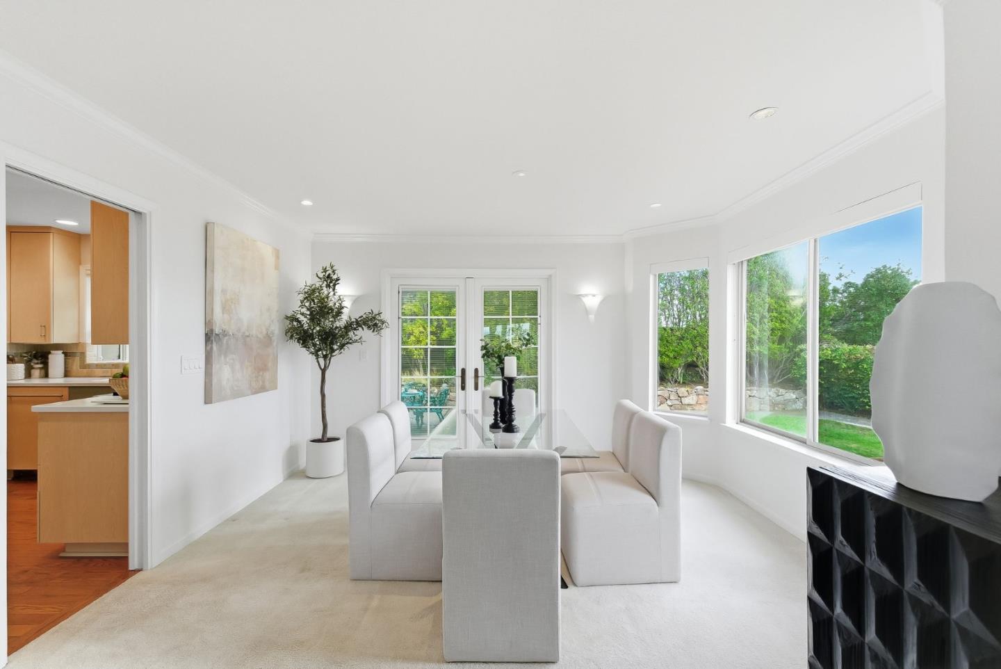 Detail Gallery Image 8 of 44 For 101 Coventry Ct, San Carlos,  CA 94070 - 4 Beds | 3 Baths