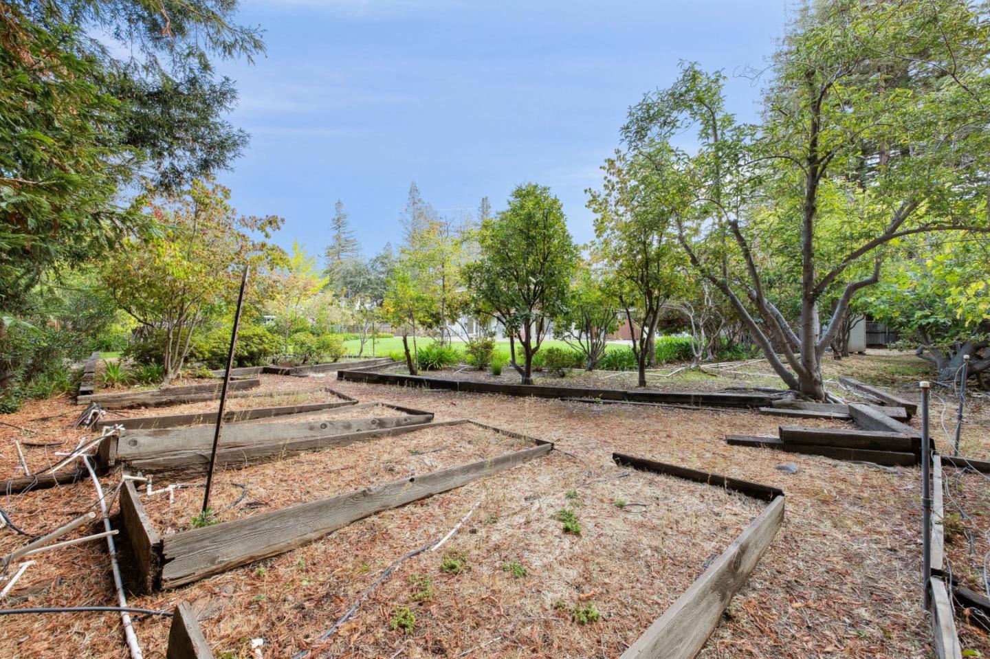 Detail Gallery Image 26 of 139 For 57 Fairview Ave, Atherton,  CA 94027 - 6 Beds | 3/1 Baths