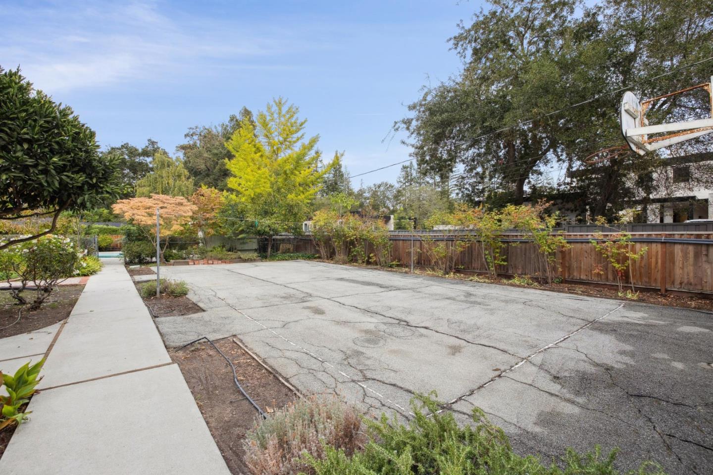 Detail Gallery Image 27 of 139 For 57 Fairview Ave, Atherton,  CA 94027 - 6 Beds | 3/1 Baths