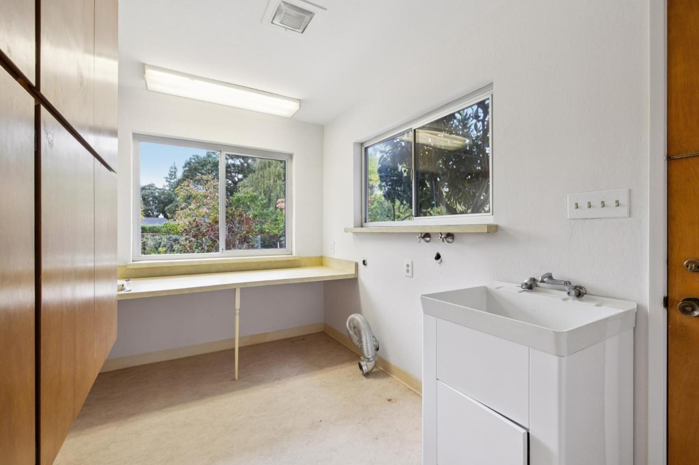 Detail Gallery Image 62 of 139 For 57 Fairview Ave, Atherton,  CA 94027 - 6 Beds | 3/1 Baths