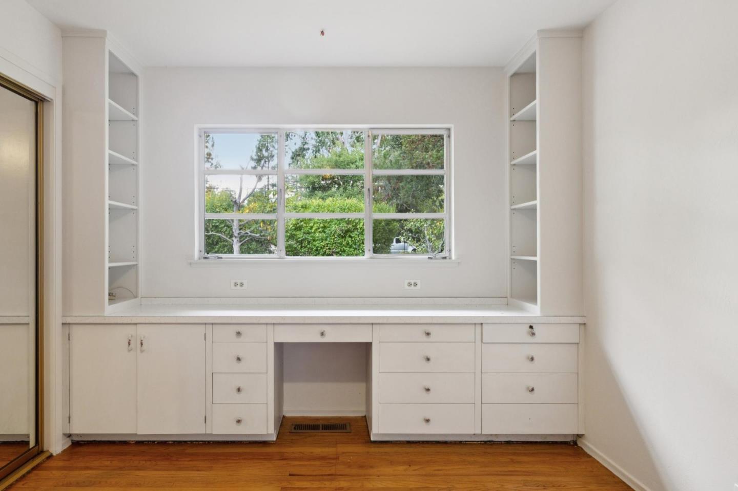 Detail Gallery Image 76 of 139 For 57 Fairview Ave, Atherton,  CA 94027 - 6 Beds | 3/1 Baths