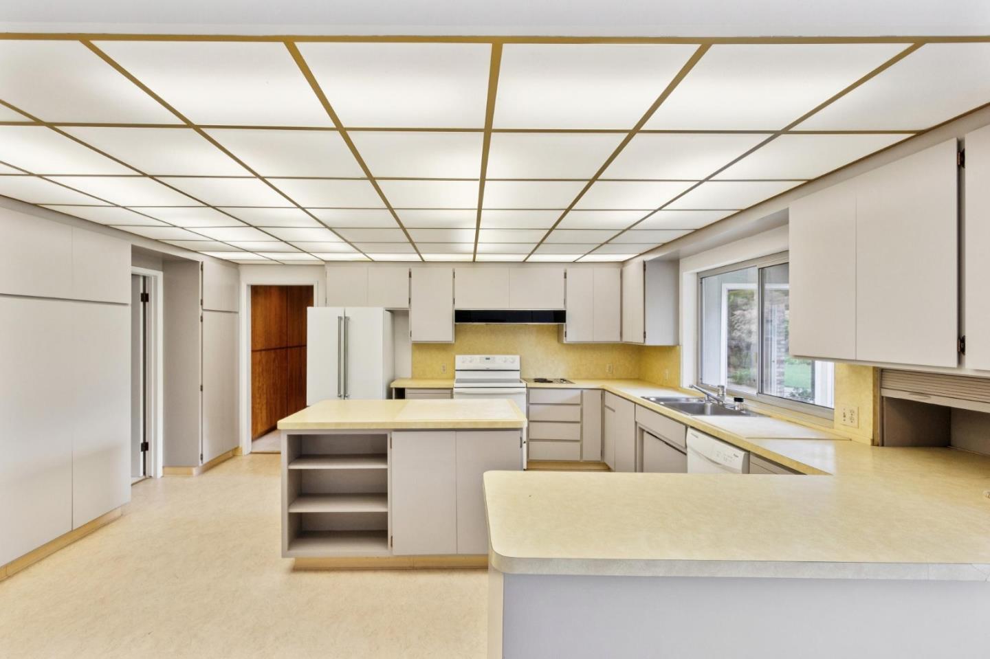 Detail Gallery Image 84 of 139 For 57 Fairview Ave, Atherton,  CA 94027 - 6 Beds | 3/1 Baths