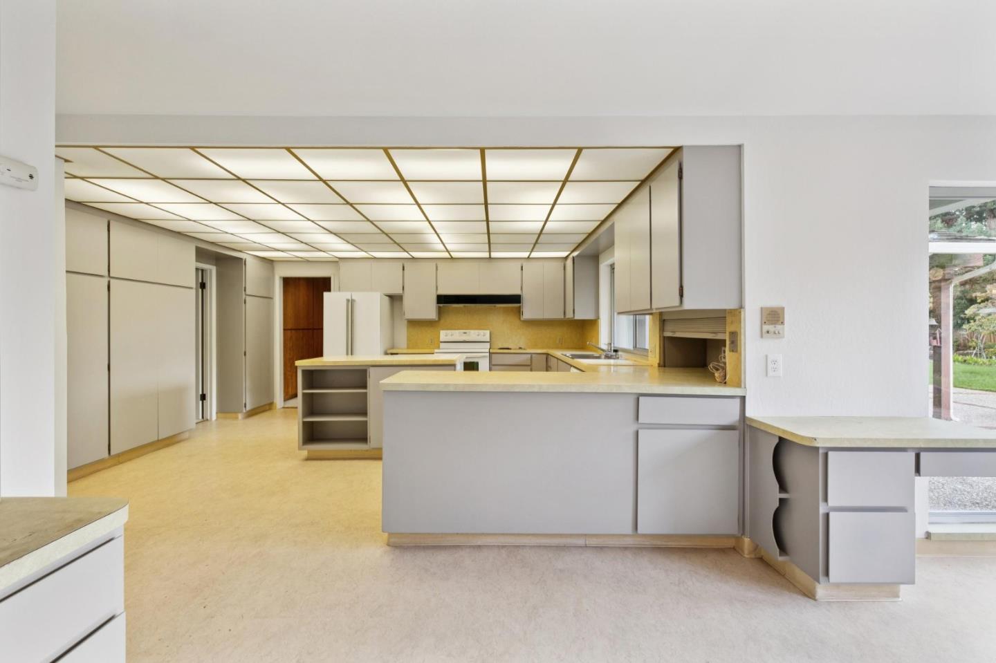 Detail Gallery Image 86 of 139 For 57 Fairview Ave, Atherton,  CA 94027 - 6 Beds | 3/1 Baths