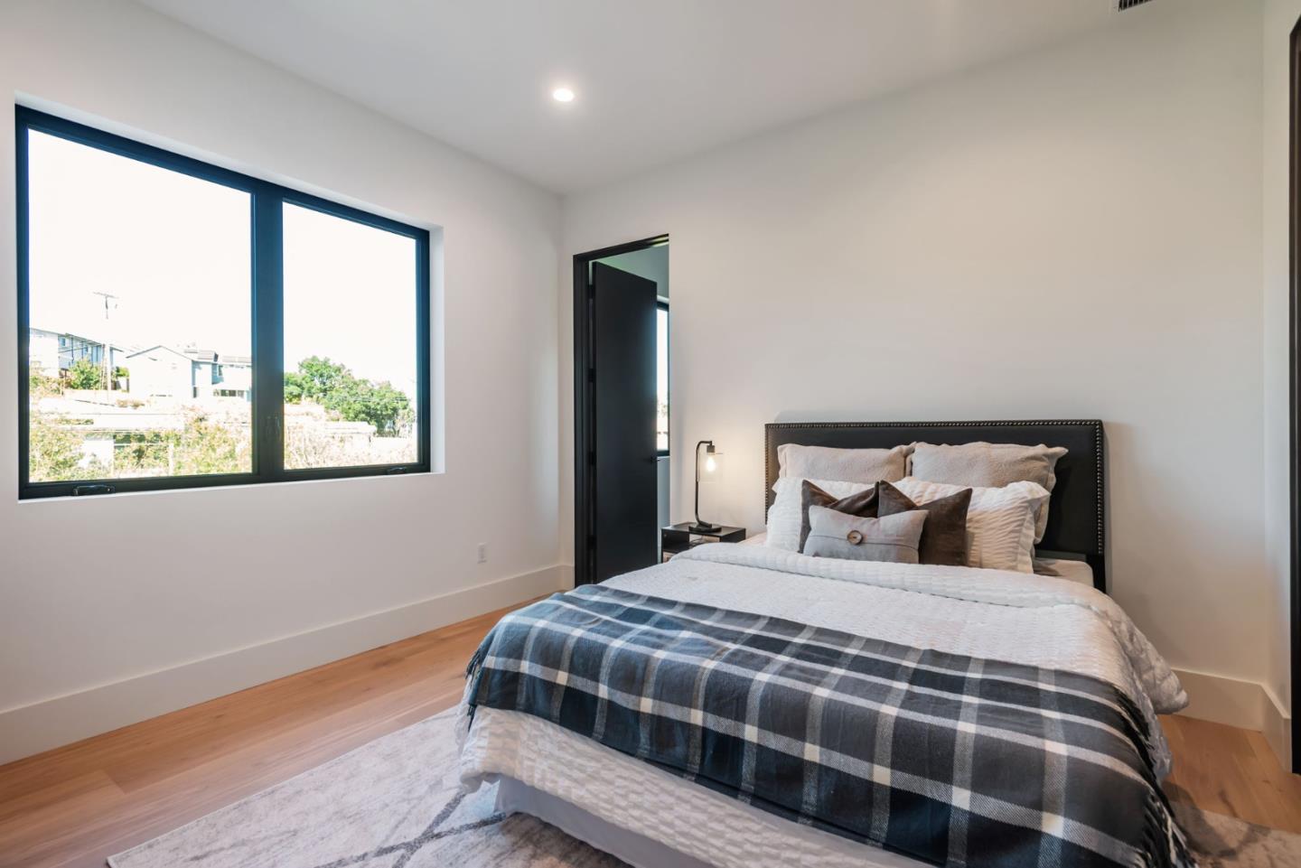 Detail Gallery Image 32 of 53 For 1019 Wilmington Way, Redwood City,  CA 94062 - 4 Beds | 3/1 Baths