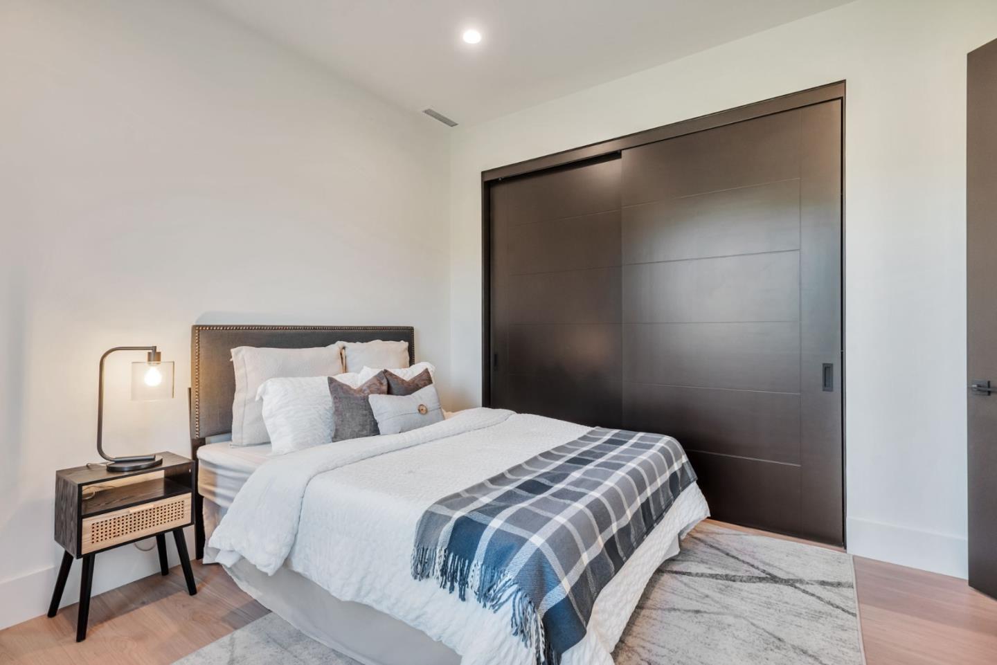 Detail Gallery Image 33 of 53 For 1019 Wilmington Way, Redwood City,  CA 94062 - 4 Beds | 3/1 Baths