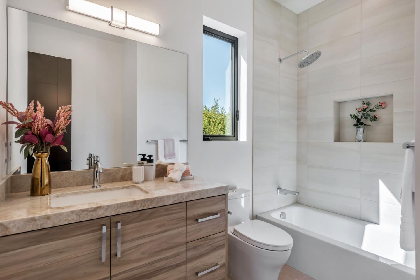 Detail Gallery Image 35 of 53 For 1019 Wilmington Way, Redwood City,  CA 94062 - 4 Beds | 3/1 Baths