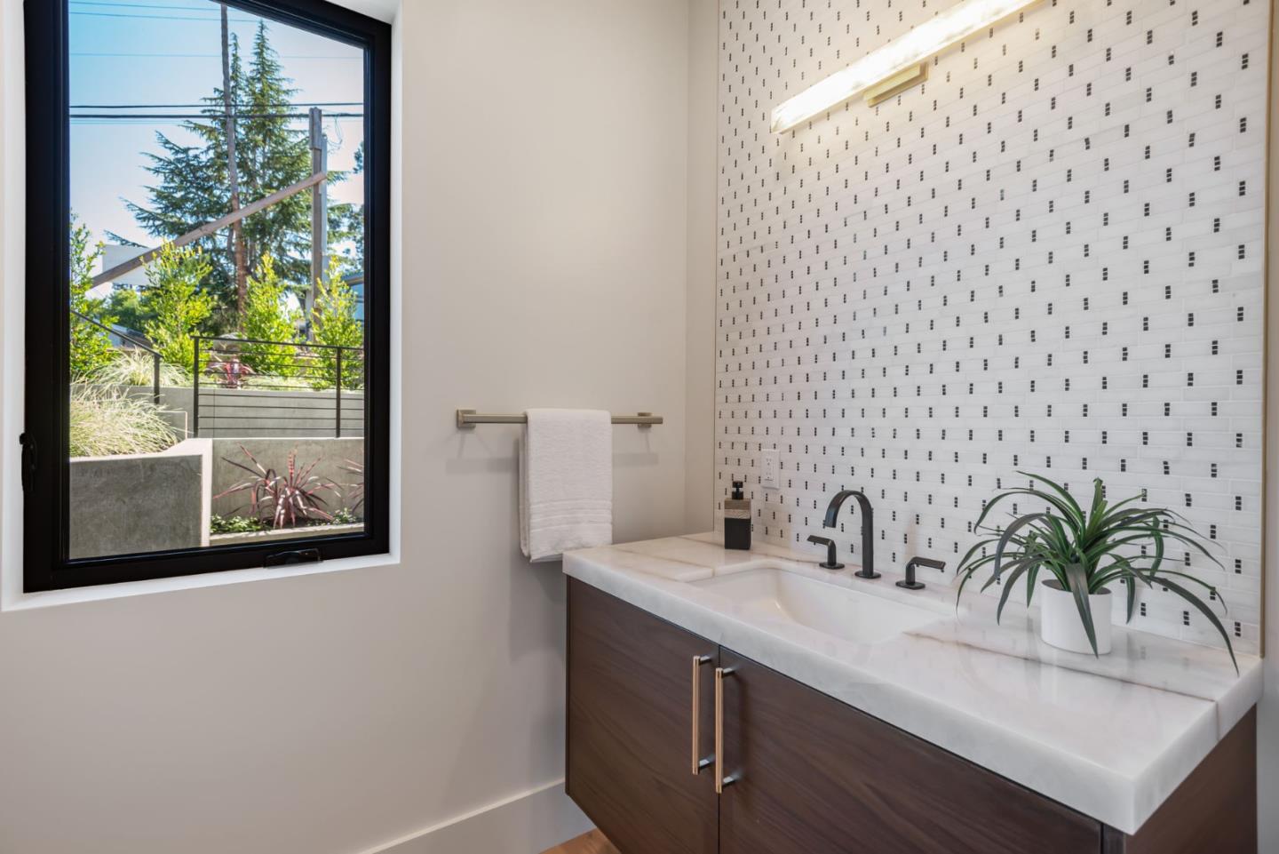 Detail Gallery Image 36 of 53 For 1019 Wilmington Way, Redwood City,  CA 94062 - 4 Beds | 3/1 Baths