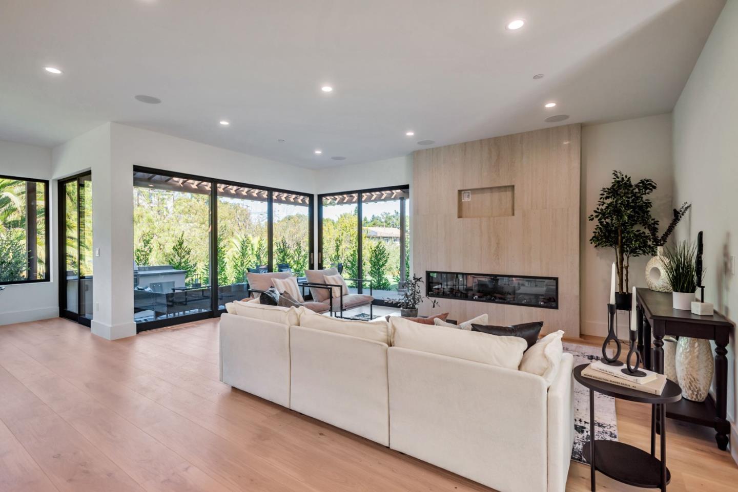 Detail Gallery Image 5 of 53 For 1019 Wilmington Way, Redwood City,  CA 94062 - 4 Beds | 3/1 Baths