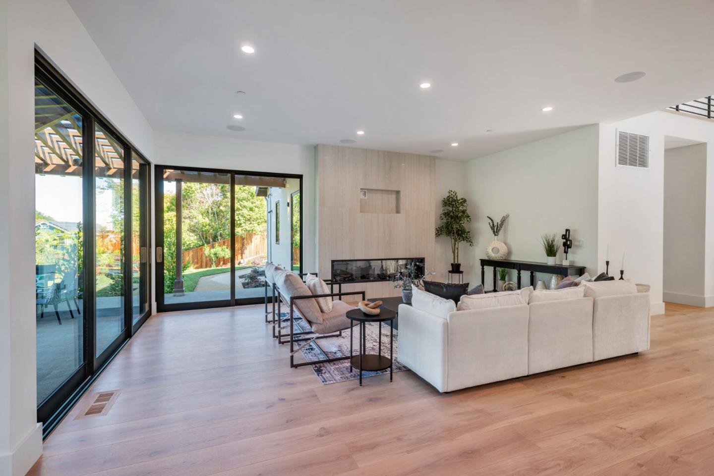 Detail Gallery Image 6 of 53 For 1019 Wilmington Way, Redwood City,  CA 94062 - 4 Beds | 3/1 Baths