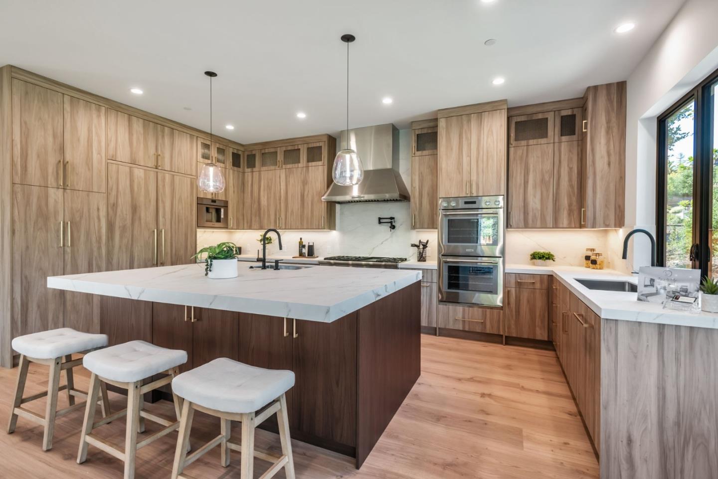 Detail Gallery Image 8 of 53 For 1019 Wilmington Way, Redwood City,  CA 94062 - 4 Beds | 3/1 Baths