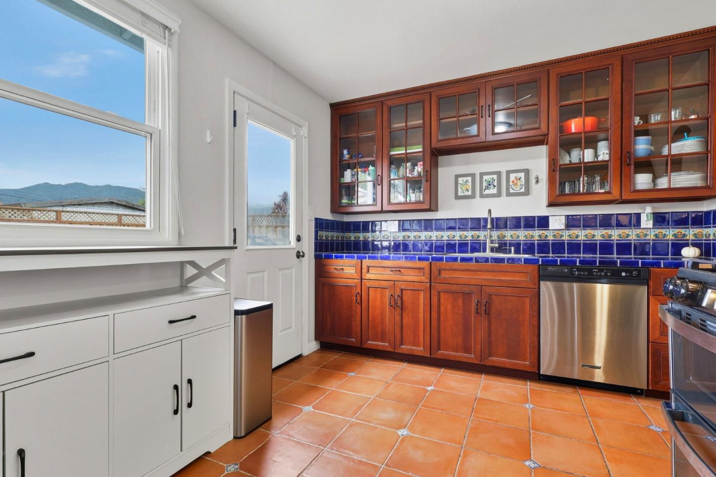 Detail Gallery Image 12 of 31 For 1127 Cervantes Way, Pacifica,  CA 94044 - 3 Beds | 1 Baths