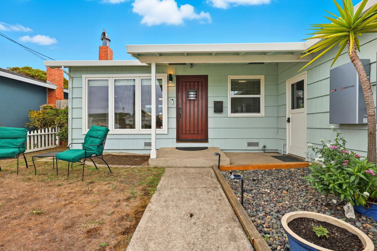 Detail Gallery Image 4 of 31 For 1127 Cervantes Way, Pacifica,  CA 94044 - 3 Beds | 1 Baths