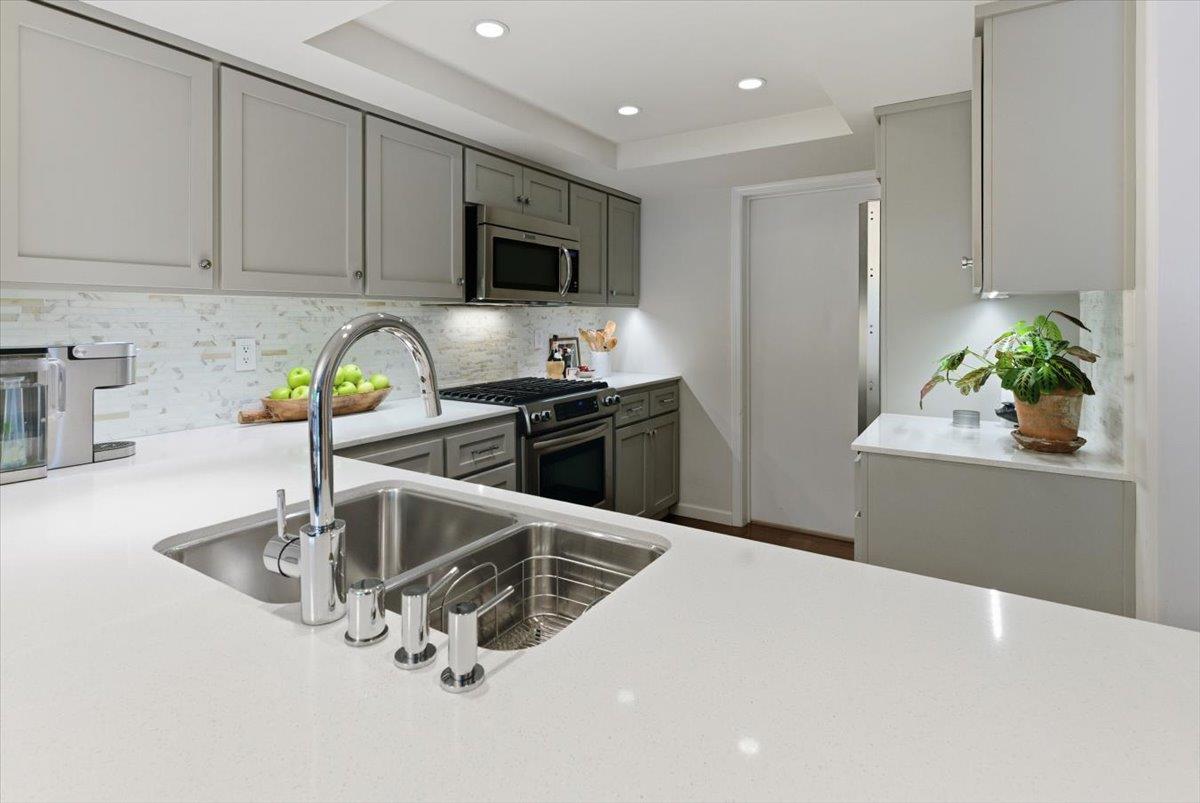 Detail Gallery Image 17 of 52 For 1126 Cherryview Ln, San Jose,  CA 95118 - 3 Beds | 2/1 Baths