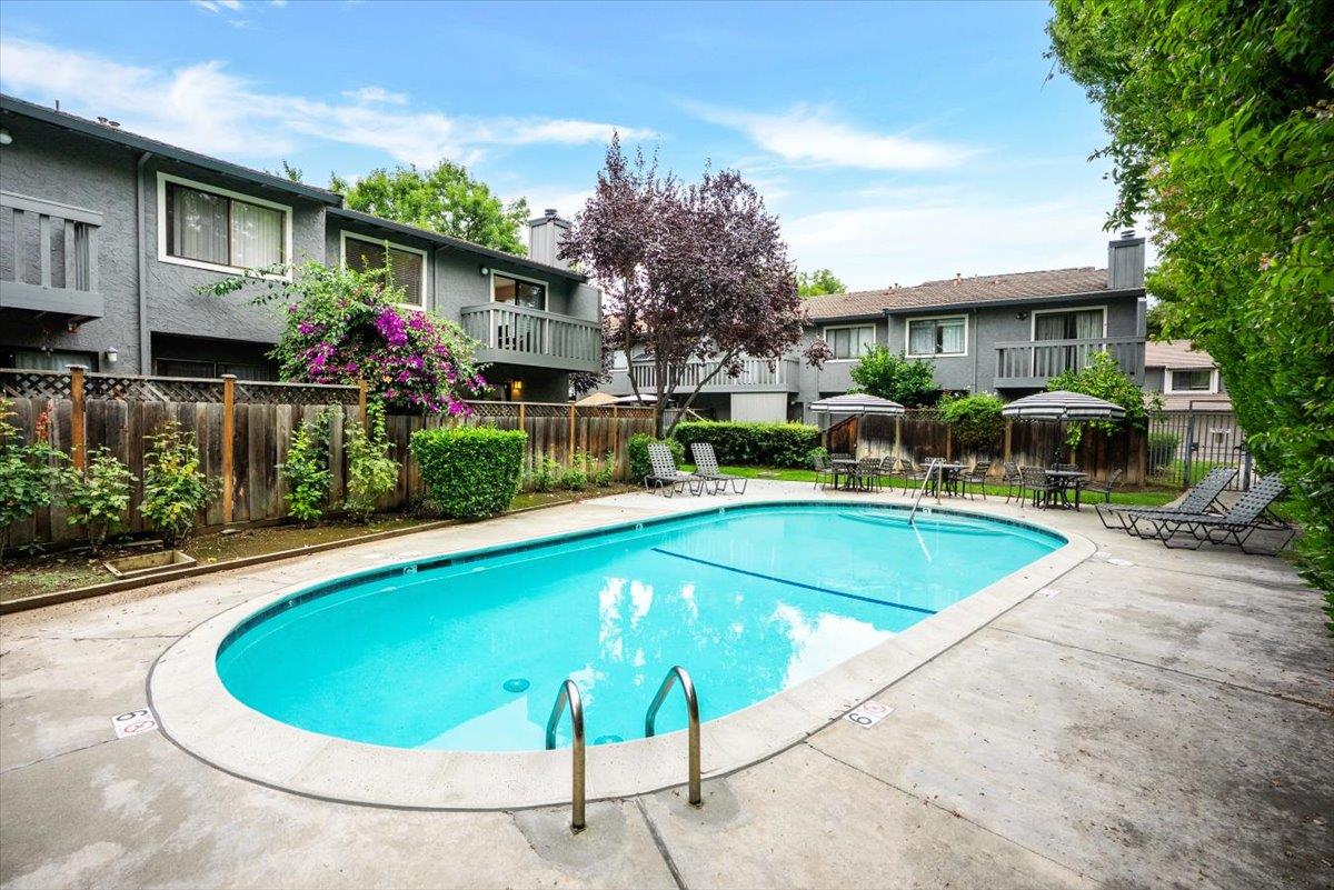 Detail Gallery Image 4 of 52 For 1126 Cherryview Ln, San Jose,  CA 95118 - 3 Beds | 2/1 Baths