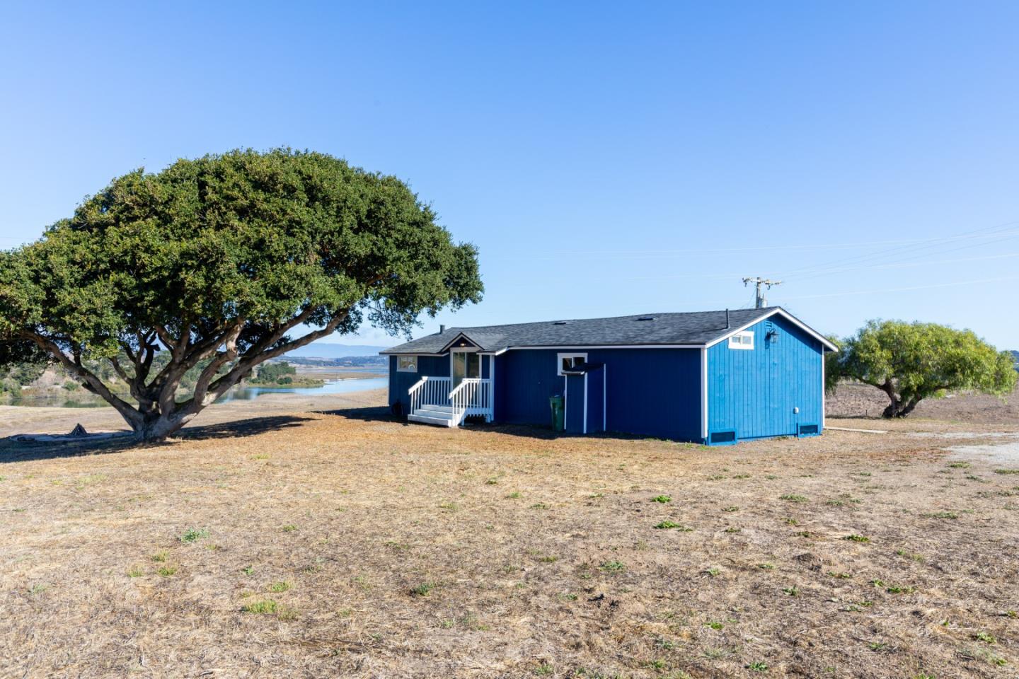Detail Gallery Image 3 of 31 For 13265 Avila Rd, Moss Landing,  CA 95039 - 2 Beds | 1 Baths