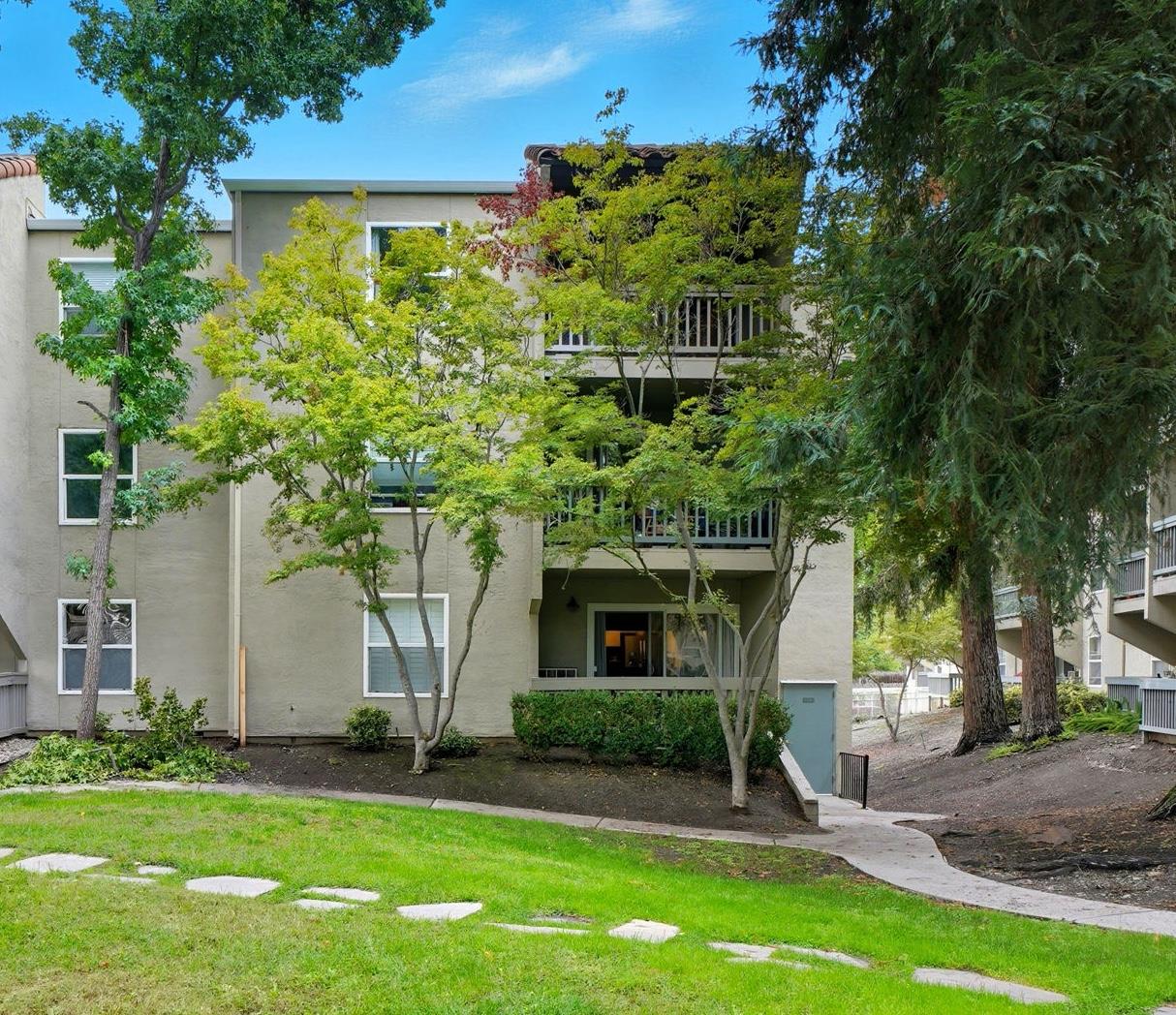 Detail Gallery Image 2 of 29 For 1085 Murrieta Blvd #324,  Livermore,  CA 94550 - 1 Beds | 1 Baths