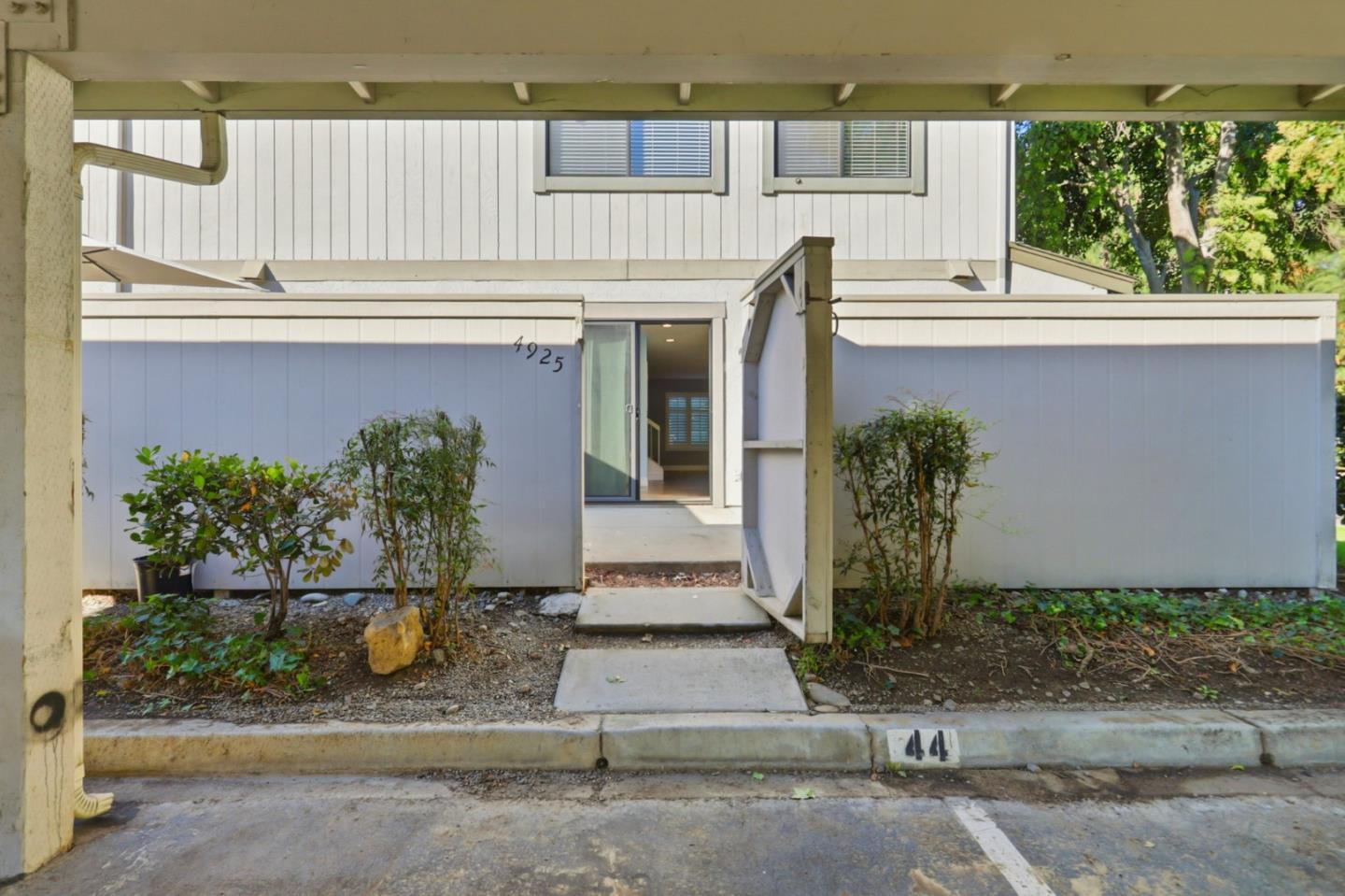 Detail Gallery Image 29 of 34 For 4925 Flat Rock Cir, San Jose,  CA 95136 - 3 Beds | 2/1 Baths