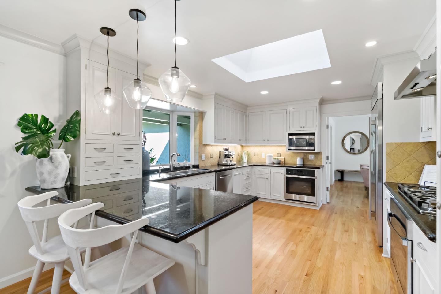 Detail Gallery Image 14 of 42 For 19920 Viewridge Dr, Saratoga,  CA 95070 - 4 Beds | 2/1 Baths