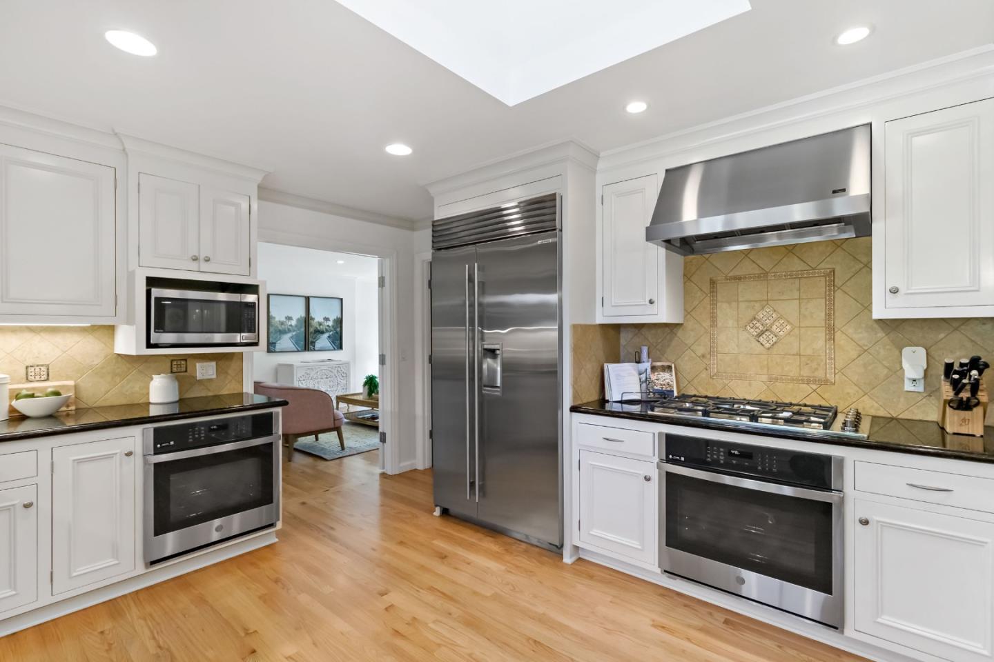 Detail Gallery Image 16 of 42 For 19920 Viewridge Dr, Saratoga,  CA 95070 - 4 Beds | 2/1 Baths