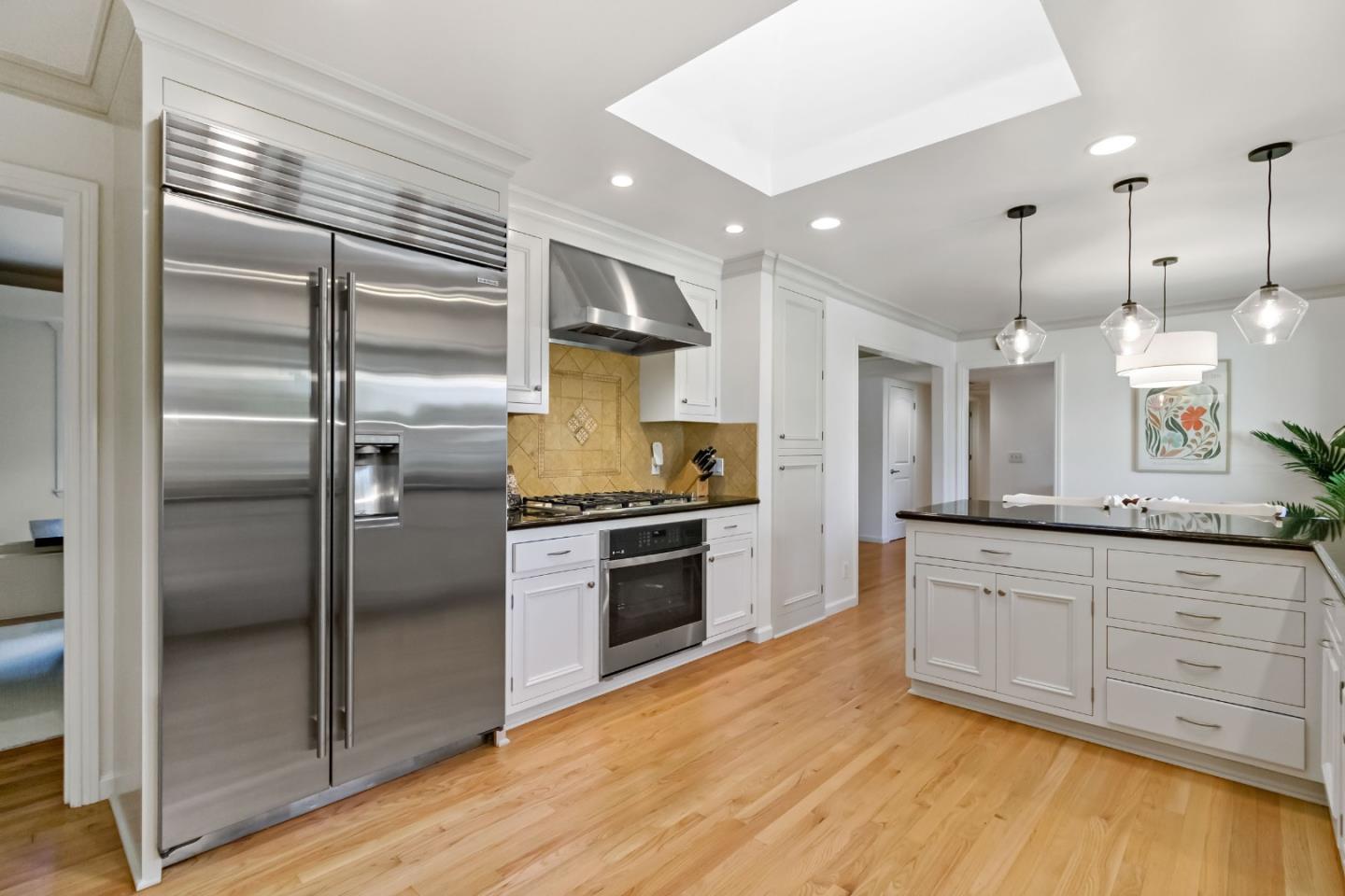 Detail Gallery Image 17 of 42 For 19920 Viewridge Dr, Saratoga,  CA 95070 - 4 Beds | 2/1 Baths