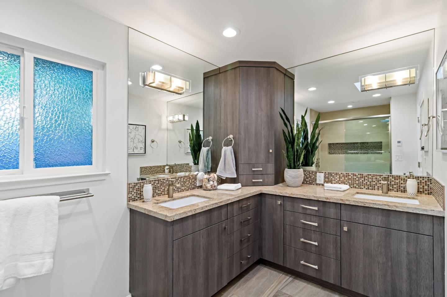 Detail Gallery Image 27 of 42 For 19920 Viewridge Dr, Saratoga,  CA 95070 - 4 Beds | 2/1 Baths