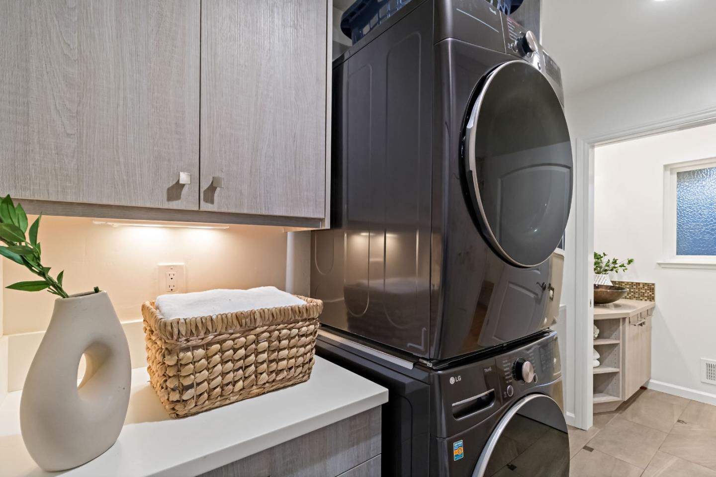 Detail Gallery Image 29 of 42 For 19920 Viewridge Dr, Saratoga,  CA 95070 - 4 Beds | 2/1 Baths