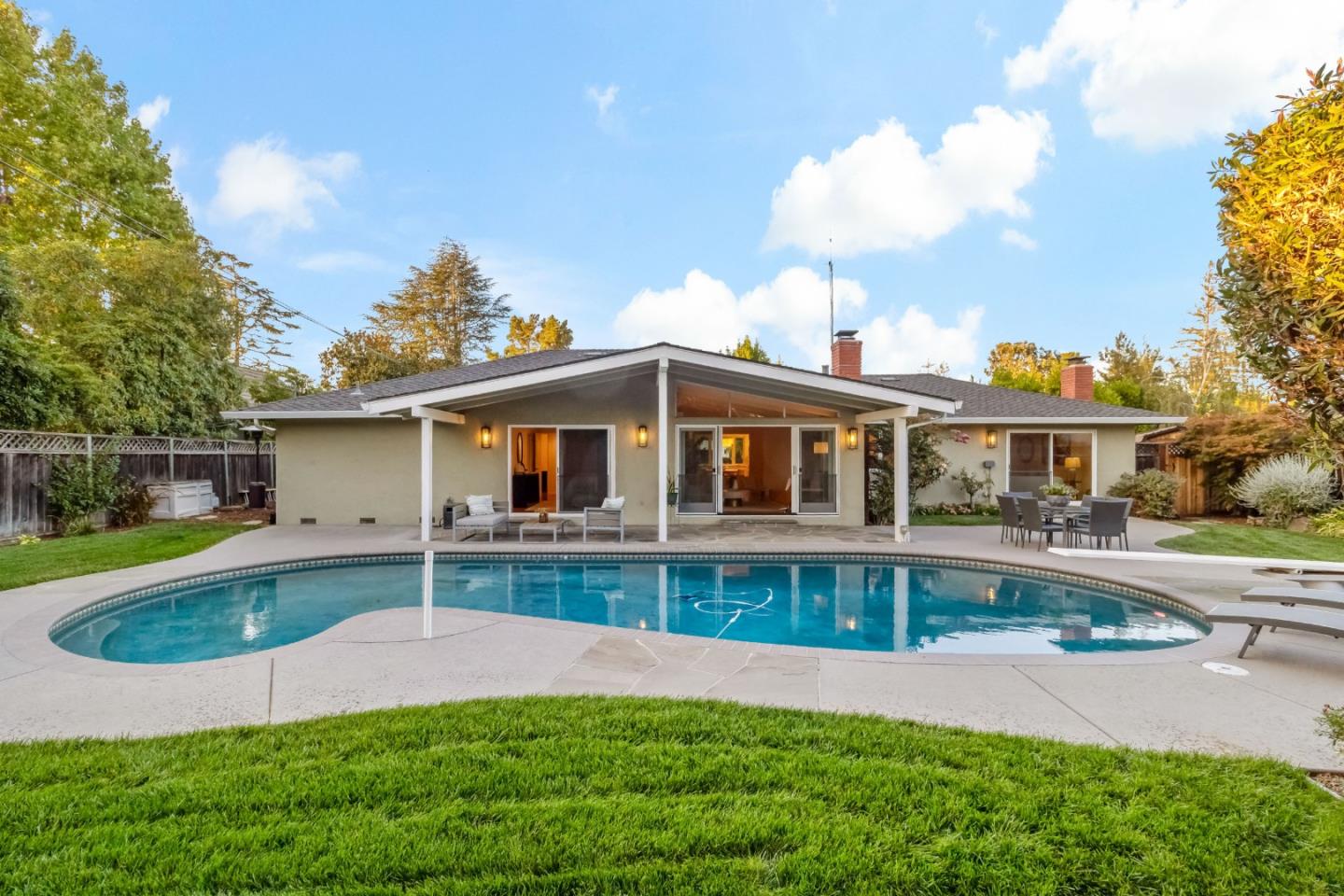 Detail Gallery Image 31 of 42 For 19920 Viewridge Dr, Saratoga,  CA 95070 - 4 Beds | 2/1 Baths