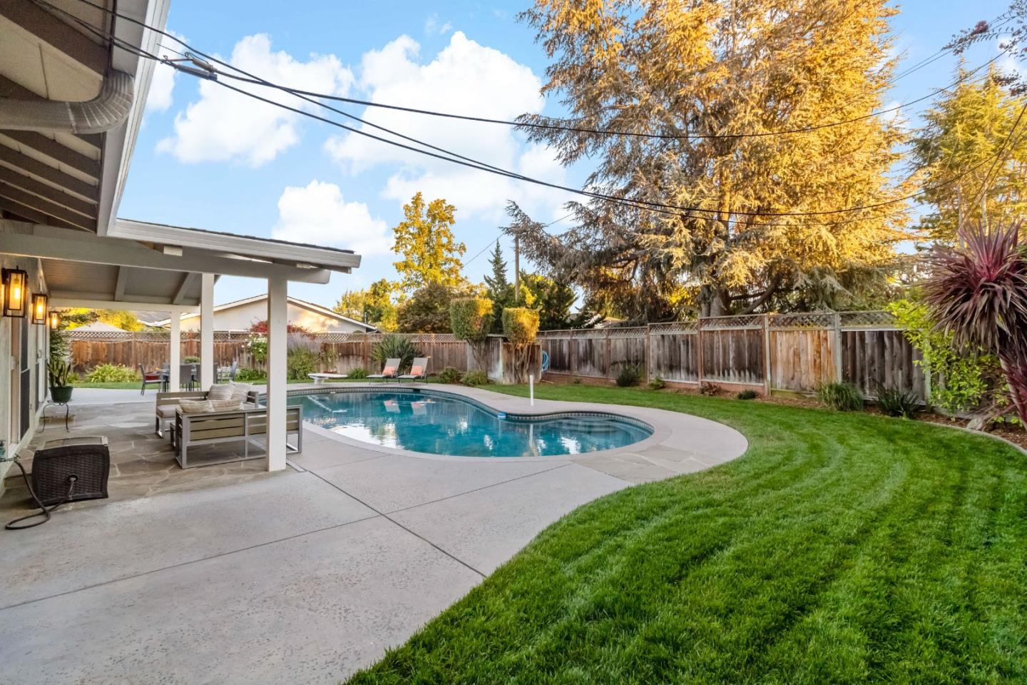 Detail Gallery Image 35 of 42 For 19920 Viewridge Dr, Saratoga,  CA 95070 - 4 Beds | 2/1 Baths