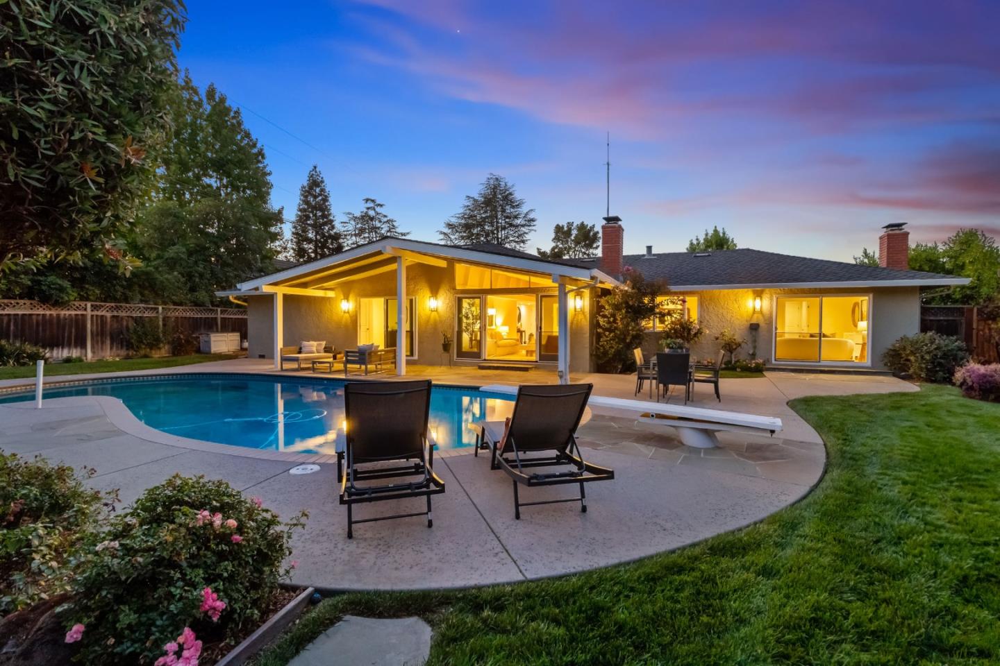 Detail Gallery Image 37 of 42 For 19920 Viewridge Dr, Saratoga,  CA 95070 - 4 Beds | 2/1 Baths