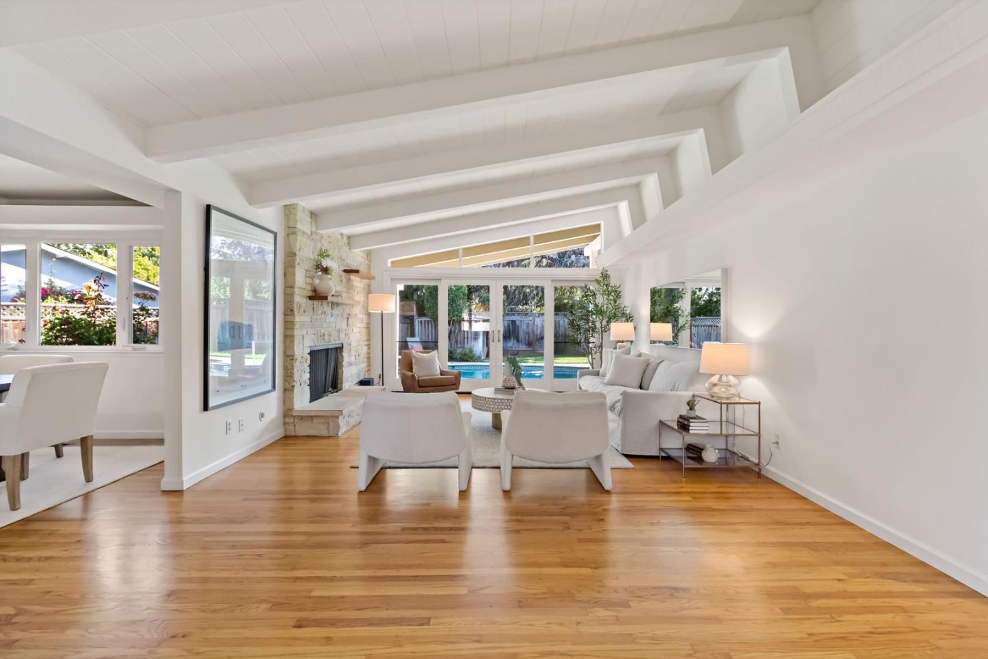 Detail Gallery Image 8 of 42 For 19920 Viewridge Dr, Saratoga,  CA 95070 - 4 Beds | 2/1 Baths