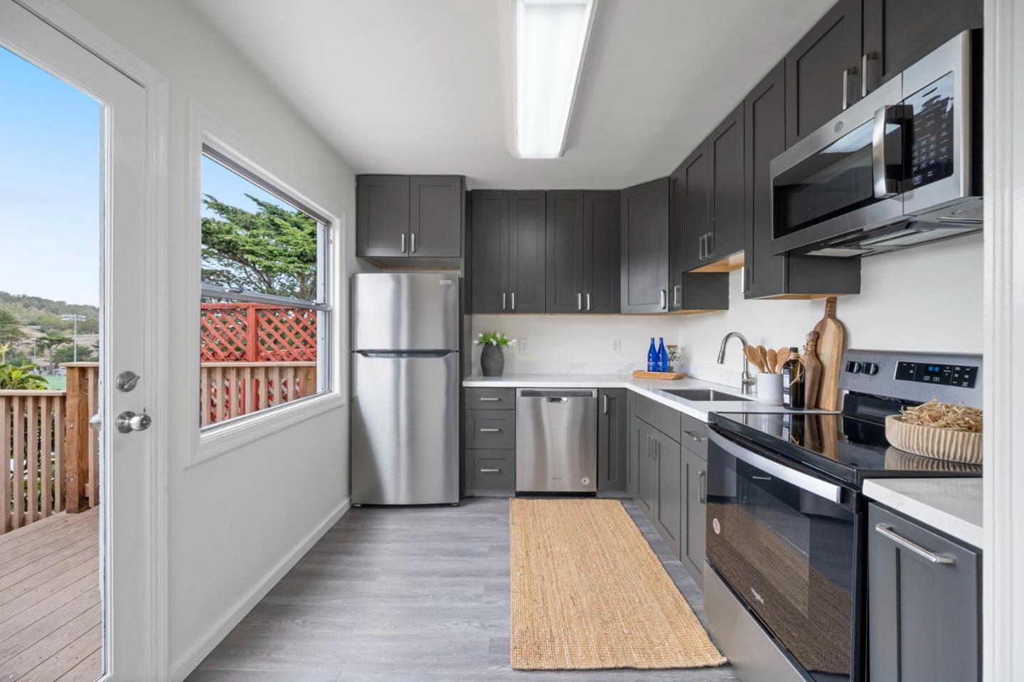 Detail Gallery Image 12 of 41 For 757 Rolph St, San Francisco,  CA 94112 - 2 Beds | 1 Baths