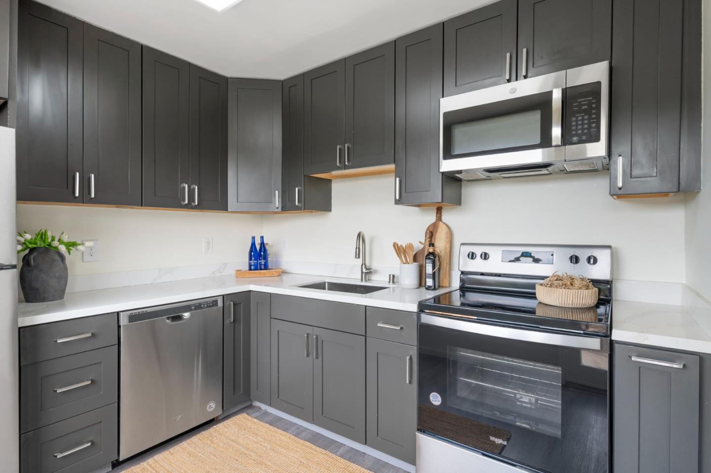 Detail Gallery Image 13 of 41 For 757 Rolph St, San Francisco,  CA 94112 - 2 Beds | 1 Baths