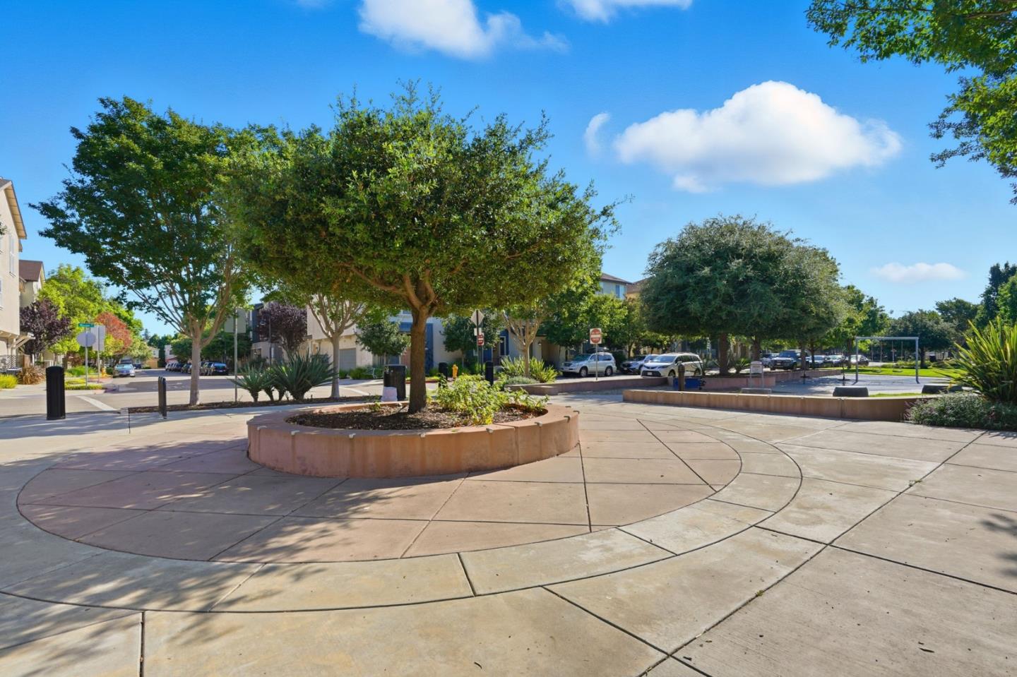 Detail Gallery Image 4 of 10 For 2315 Gibbons St, Hayward,  CA 94541 - 4 Beds | 3/1 Baths