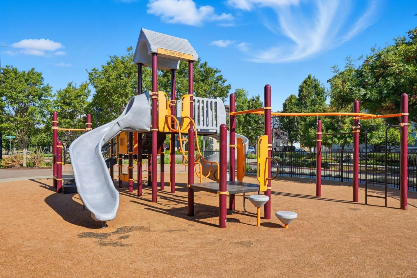 Detail Gallery Image 9 of 10 For 2315 Gibbons St, Hayward,  CA 94541 - 4 Beds | 3/1 Baths