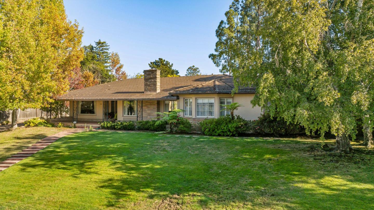 Detail Gallery Image 12 of 16 For 1735 Crockett Ln, Hillsborough,  CA 94010 - 4 Beds | 3 Baths