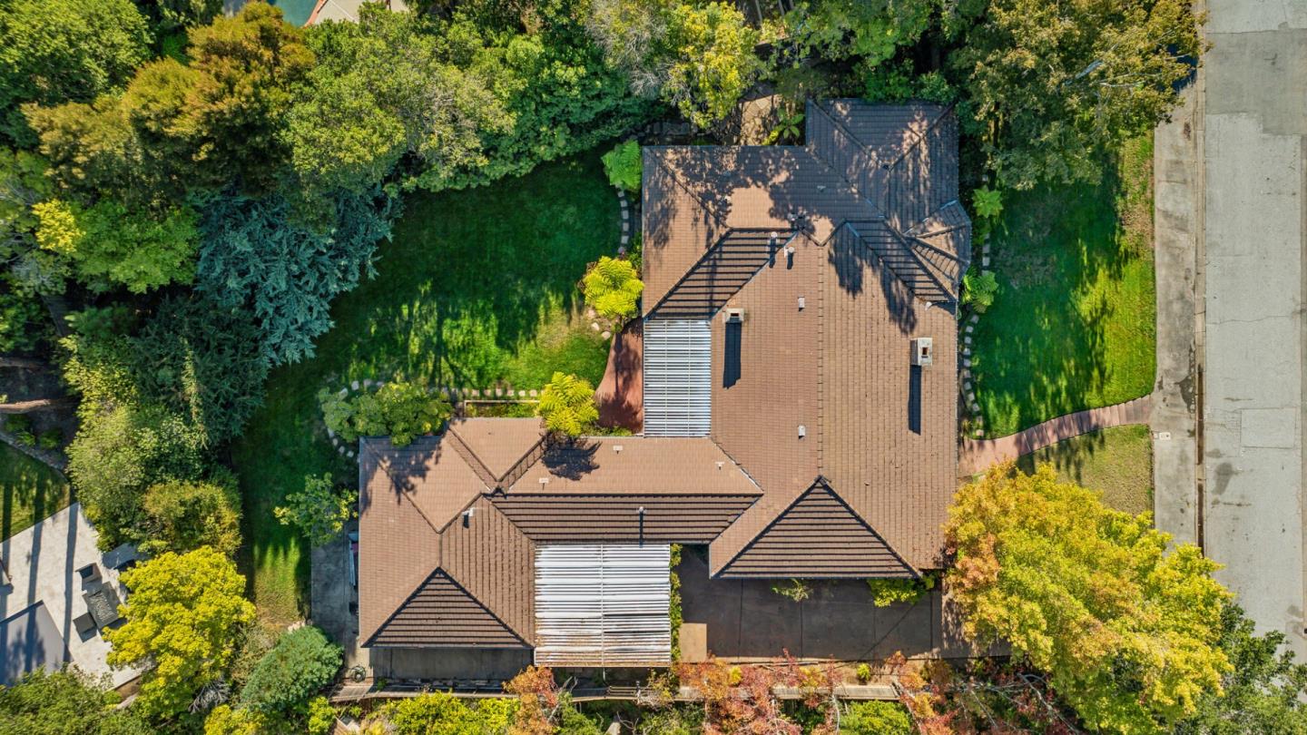 Detail Gallery Image 13 of 16 For 1735 Crockett Ln, Hillsborough,  CA 94010 - 4 Beds | 3 Baths