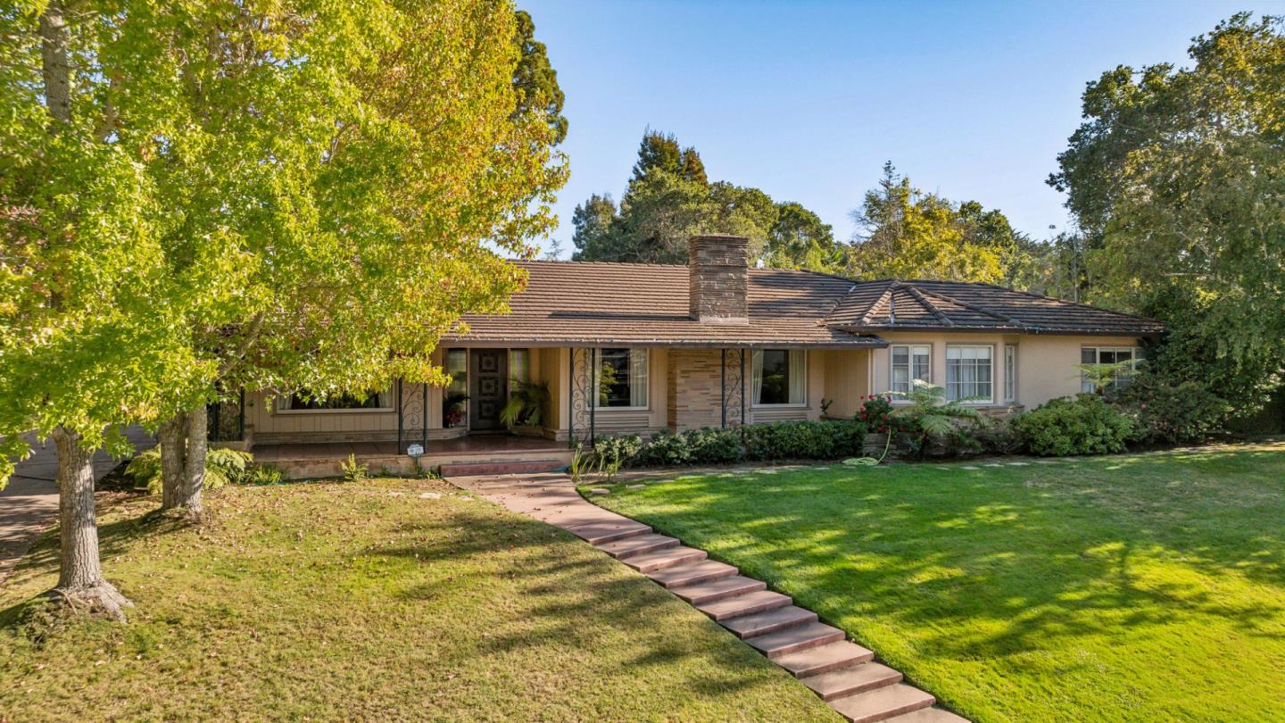 Detail Gallery Image 14 of 16 For 1735 Crockett Ln, Hillsborough,  CA 94010 - 4 Beds | 3 Baths