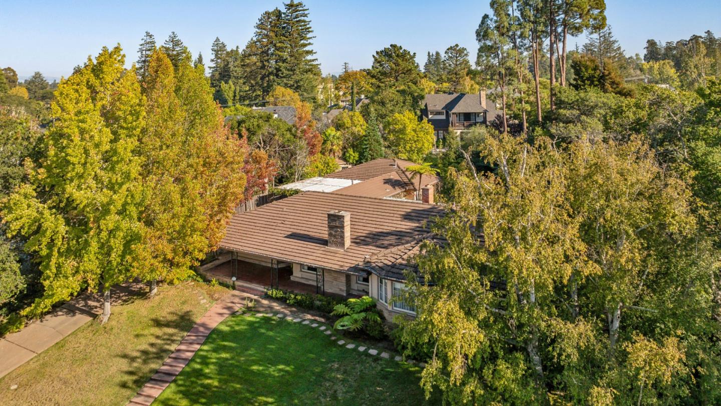 Detail Gallery Image 15 of 16 For 1735 Crockett Ln, Hillsborough,  CA 94010 - 4 Beds | 3 Baths