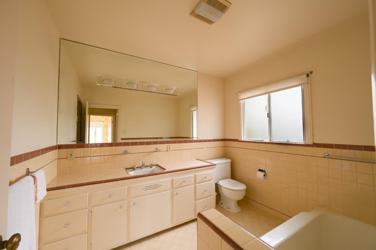 Detail Gallery Image 27 of 36 For 1735 Crockett Ln, Hillsborough,  CA 94010 - 4 Beds | 3 Baths