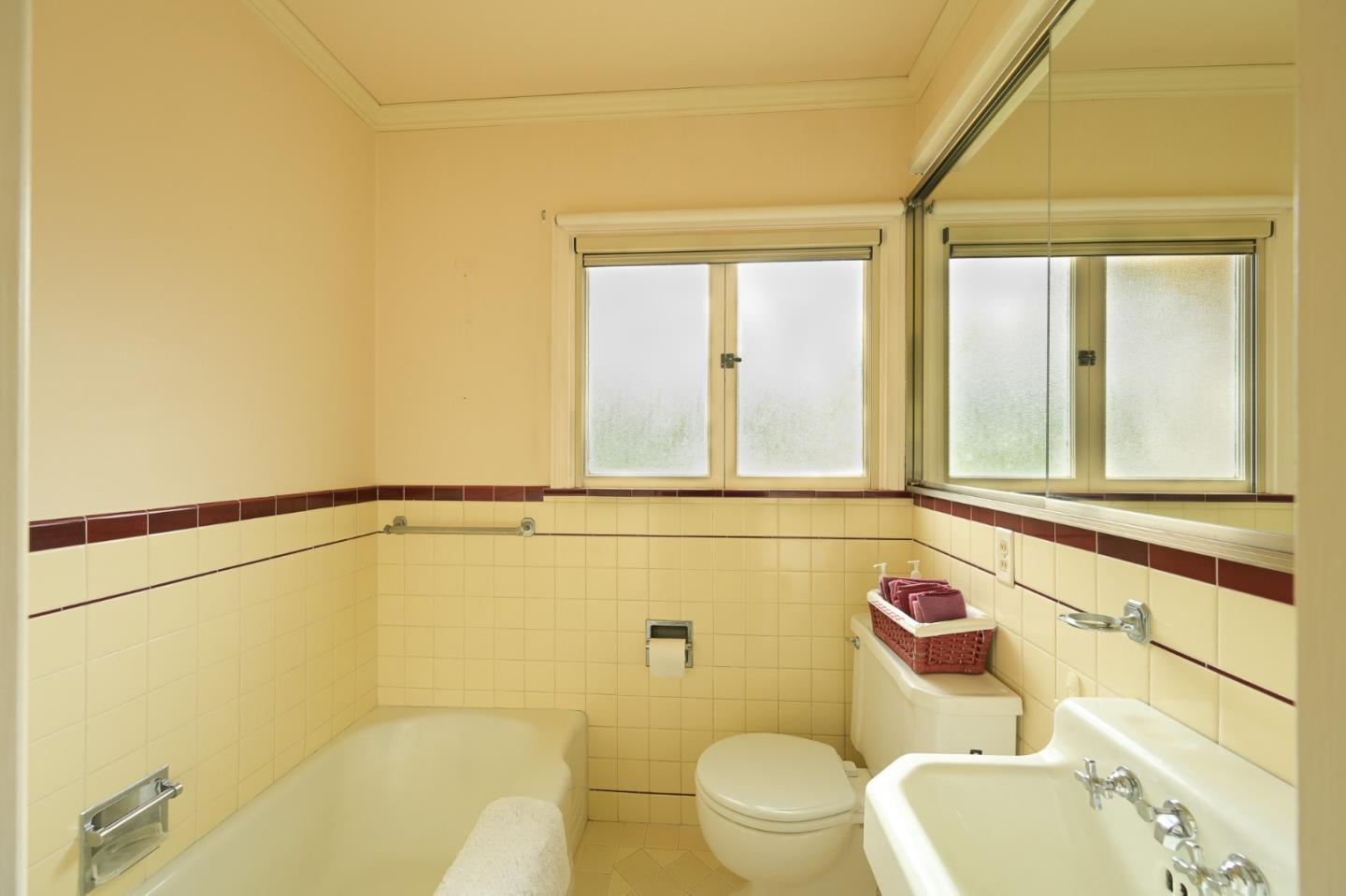 Detail Gallery Image 28 of 36 For 1735 Crockett Ln, Hillsborough,  CA 94010 - 4 Beds | 3 Baths