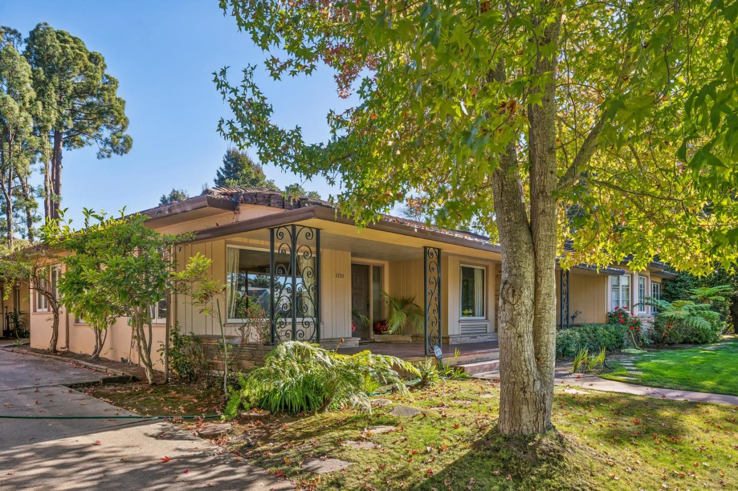 Detail Gallery Image 5 of 16 For 1735 Crockett Ln, Hillsborough,  CA 94010 - 4 Beds | 3 Baths